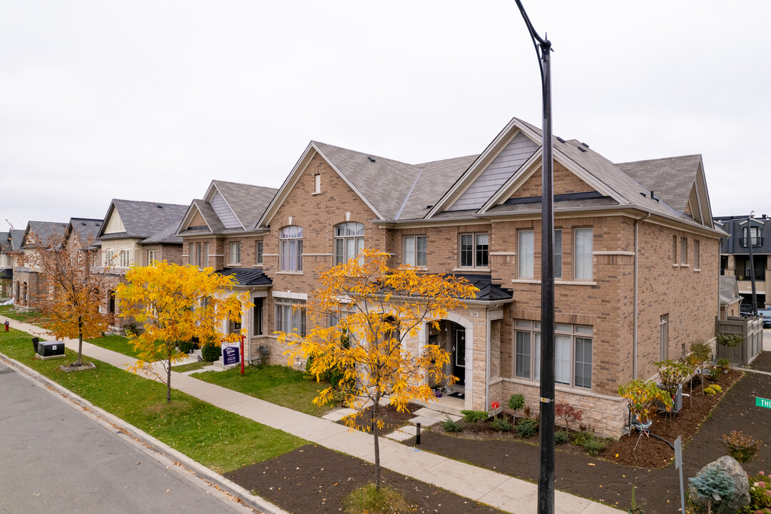 28 Ledger Point Cres in Brampton, ON - Building Photo