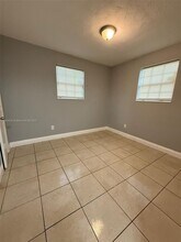 1017 NW 109th St in Miami, FL - Building Photo - Building Photo