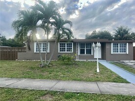 3720 SW 32 Ave in West Park, FL - Building Photo