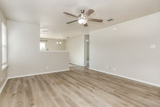 3326 Willet Way in San Antonio, TX - Building Photo - Building Photo