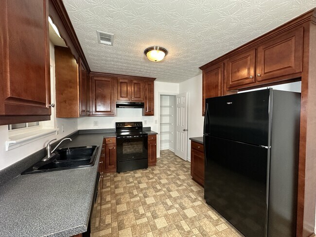 600 Indian Trail in Mc Caysville, GA - Building Photo - Building Photo