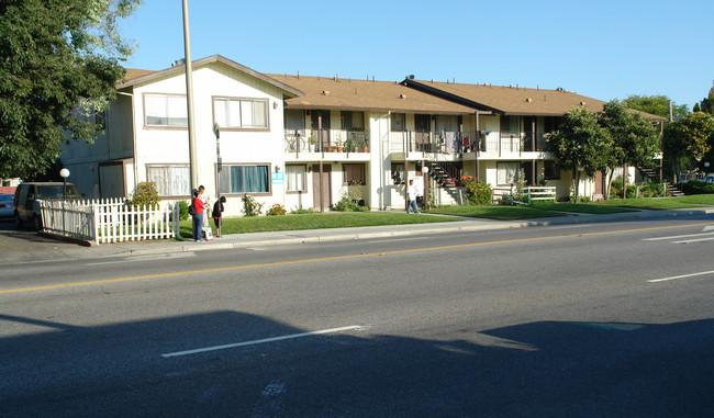 499 N Fairoaks Ave in Sunnyvale, CA - Building Photo - Building Photo