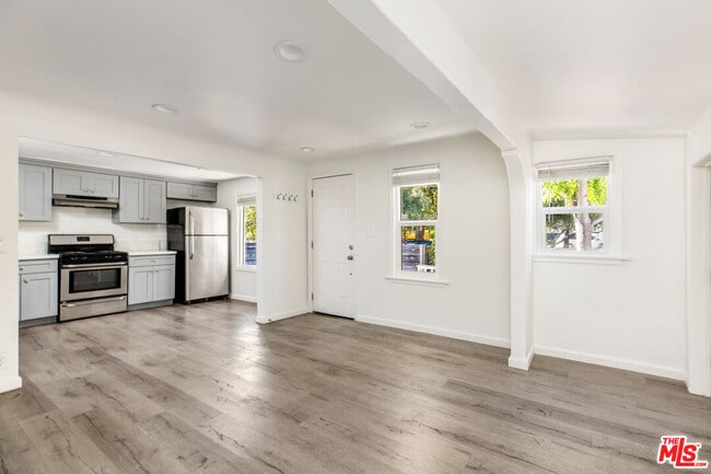 1037 Blake Ave in Los Angeles, CA - Building Photo - Building Photo