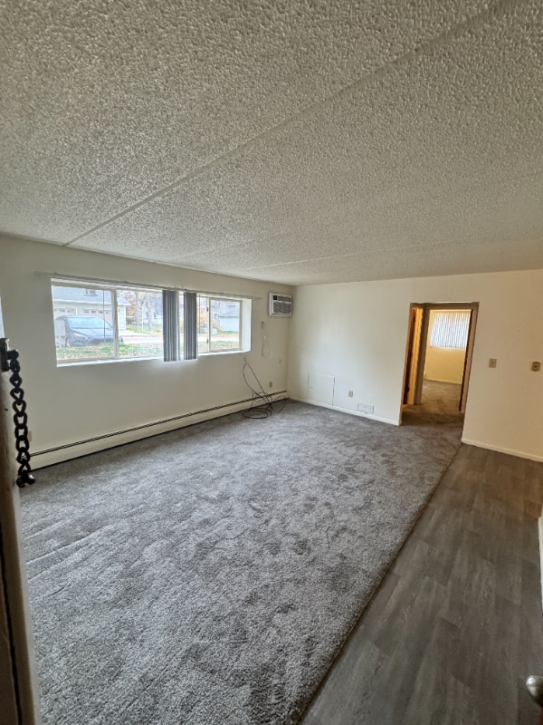 535 Jefferson St SE in Hutchinson, MN - Foto de edificio - Building Photo