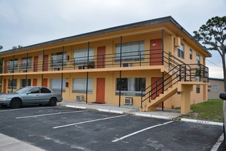 Riverland Court Apartments in Fort Lauderdale, FL - Foto de edificio - Building Photo