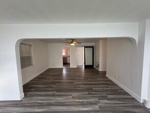 1653 Bayview Dr, Unit 1653 in Hermosa Beach, CA - Foto de edificio - Building Photo