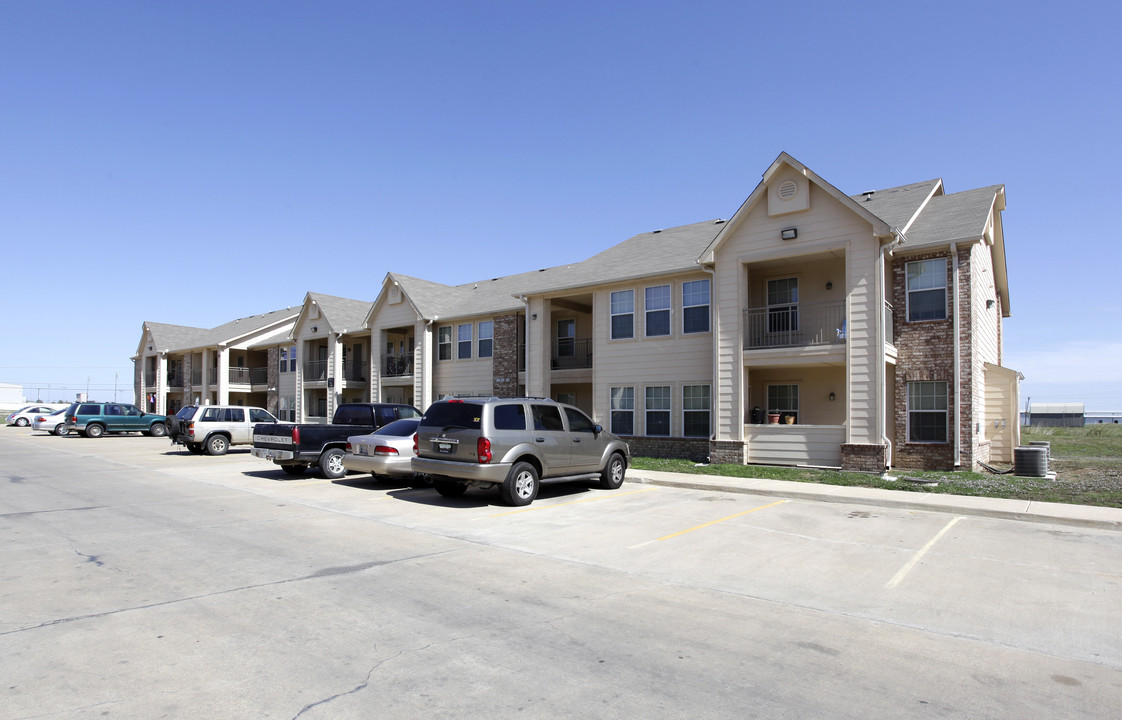 Oak Timbers Skiatook in Skiatook, OK - Building Photo