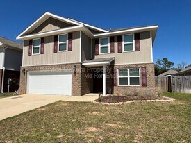 6402 Churchill Cir in Milton, FL - Building Photo