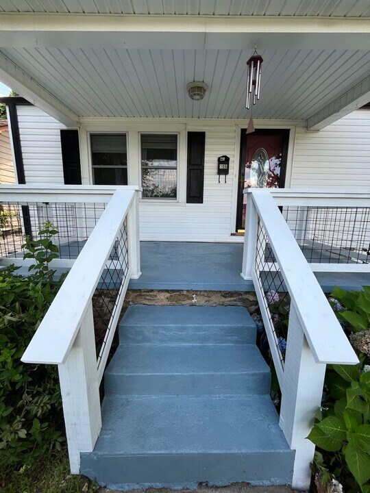 106 Buchanan Ave in Asheville, NC - Building Photo