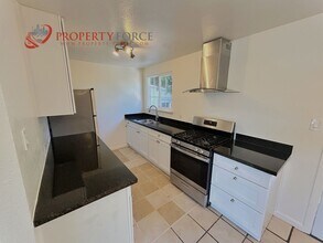 1428 Camellia Dr in East Palo Alto, CA - Building Photo - Building Photo