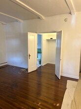 2041 N Vermont Ave in Los Angeles, CA - Building Photo - Building Photo