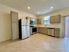 493 NE 12th St in Florida City, FL - Building Photo - Building Photo