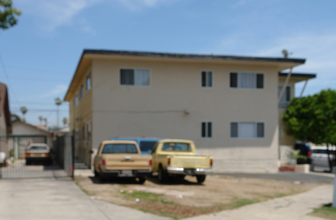 924 N Kingsley Dr in Los Angeles, CA - Building Photo