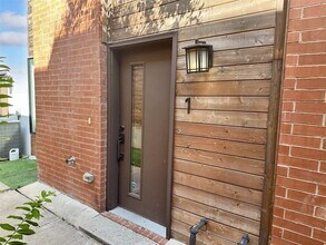 1931 N Prairie Ave, Unit 1 in Dallas, TX - Building Photo - Building Photo