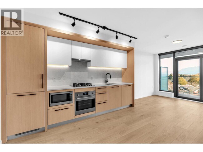 2729 Kingsway in Vancouver, BC - Building Photo - Building Photo