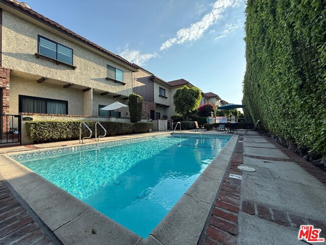property at 1721 Rogers Pl