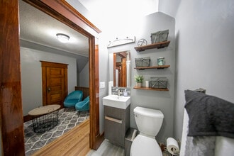 749 New Hampshire St, Unit 1 in Lincoln, NE - Foto de edificio - Building Photo