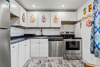 1040 Country Club Dr in Margate, FL - Building Photo - Building Photo