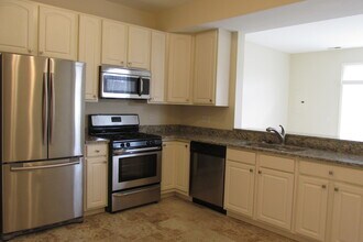 2244 Flagstone Ln in Carpentersville, IL - Building Photo - Building Photo