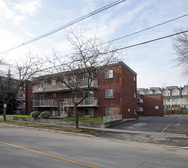 Colonial in Oakville, ON - Building Photo - Primary Photo