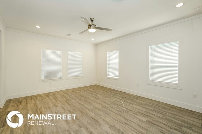 2003 E Overton Rd in Dallas, TX - Foto de edificio - Building Photo