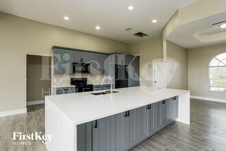 4701 Hazel Ave S in Lehigh Acres, FL - Foto de edificio - Building Photo