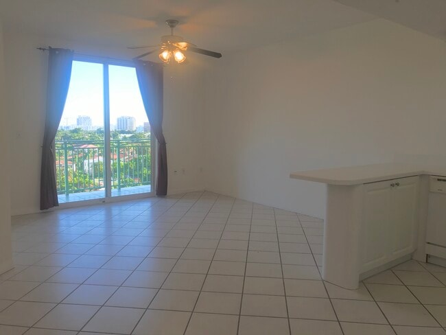 3500 Coral Way, Unit 811 in Coral Gables, FL - Building Photo - Building Photo