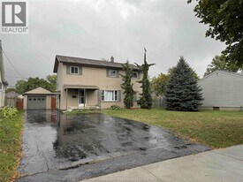 1540 Matthew Brady Blvd in Windsor, ON - Building Photo