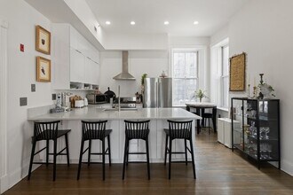 55 W Broadway, Unit 3 in Boston, MA - Building Photo - Building Photo