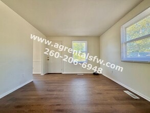 359 W Cox Dr in Fort Wayne, IN - Building Photo - Building Photo