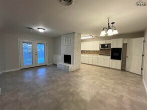 2711 Chase Dr in Wichita Falls, TX - Foto de edificio - Building Photo