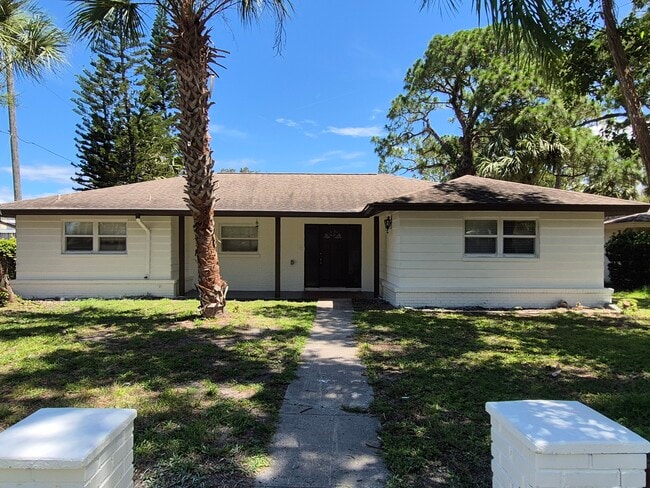 property at 5311 Luna Vista Dr