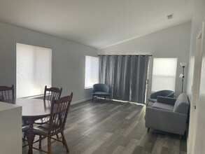 7135 Shadow Crest Dr in Las Vegas, NV - Building Photo - Building Photo