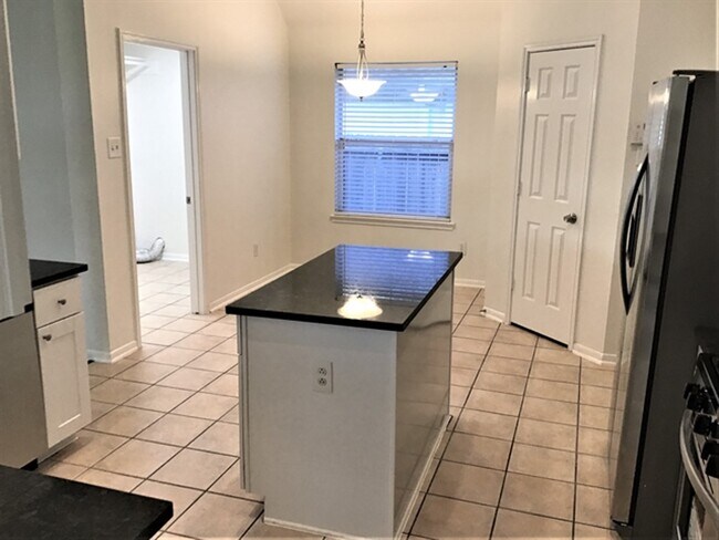 15207 Henderson Point Dr in Cypress, TX - Building Photo - Building Photo