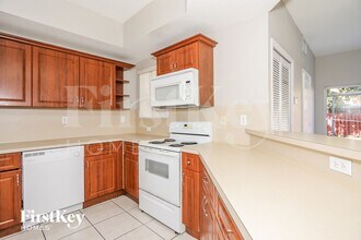 664 SW 7th Terrace in Florida City, FL - Foto de edificio - Building Photo