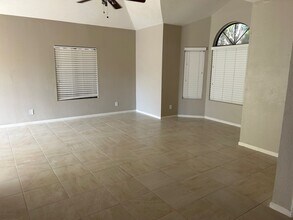 16808 S 35th St in Phoenix, AZ - Foto de edificio - Building Photo