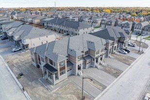 52 Mountainside Cres in Whitby, ON - Building Photo