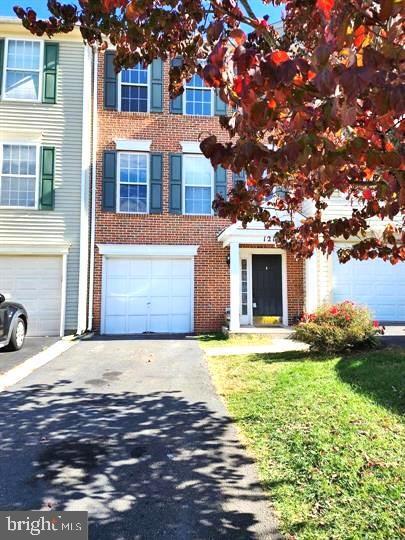 12102 Wallower Way in Linton Hall, VA - Building Photo