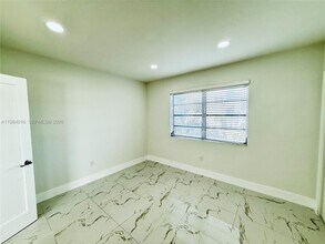 617 SW 11th St in Miami, FL - Building Photo - Building Photo