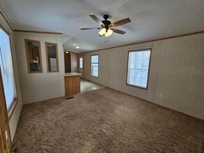 6 Evergreen Ln in Weedsport, NY - Foto de edificio - Building Photo