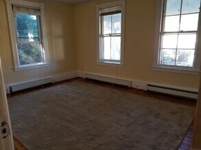 120 Liberty St in Stonington, CT - Building Photo - Building Photo