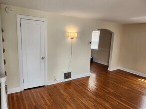 332 Marsh Ln in Wilmington, DE - Building Photo - Building Photo