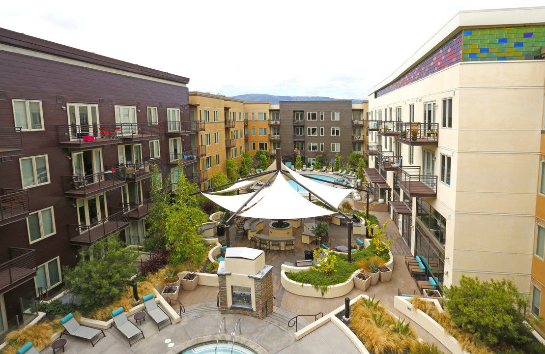 The Village Residences in Mountain View, CA - Foto de edificio