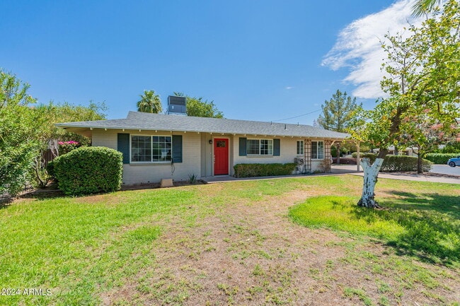 property at 4022 E Devonshire Ave
