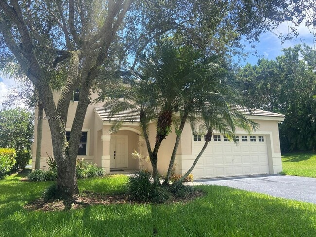 241 E Bayridge Dr in Weston, FL - Building Photo - Building Photo