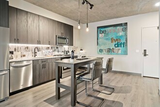 180 N Loomis St in Chicago, IL - Building Photo - Building Photo