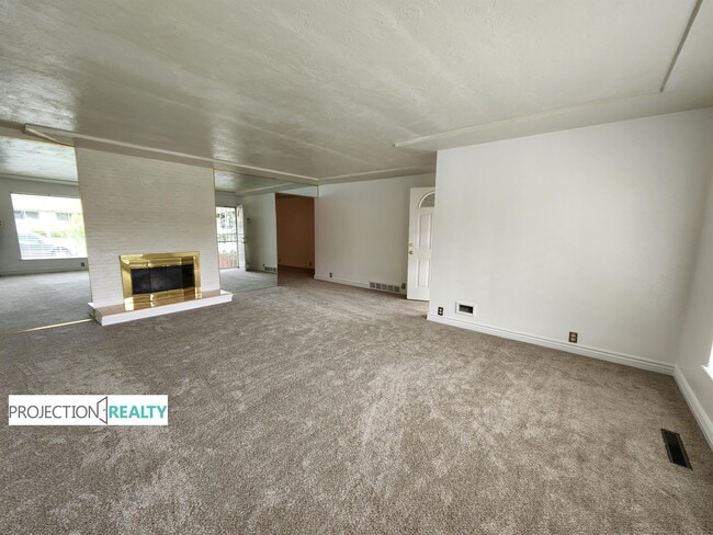 11128 NE Everett St in Portland, OR - Building Photo - Building Photo