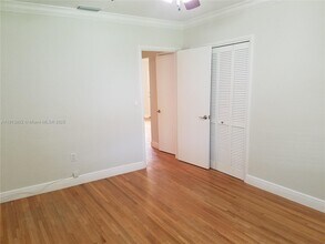 3915 SW 60th Ave in Miami, FL - Building Photo - Building Photo