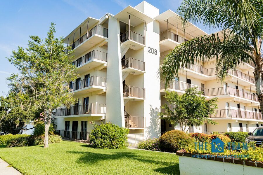 208 Lake Howard Dr SW in Winter Haven, FL - Building Photo