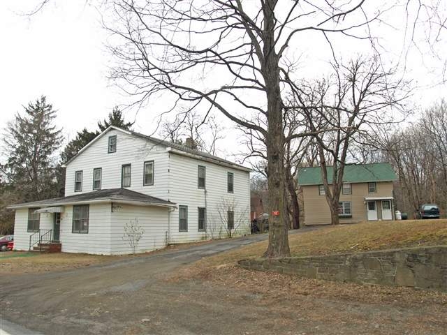 12 Ulster Ave in Ulster Park, NY - Foto de edificio